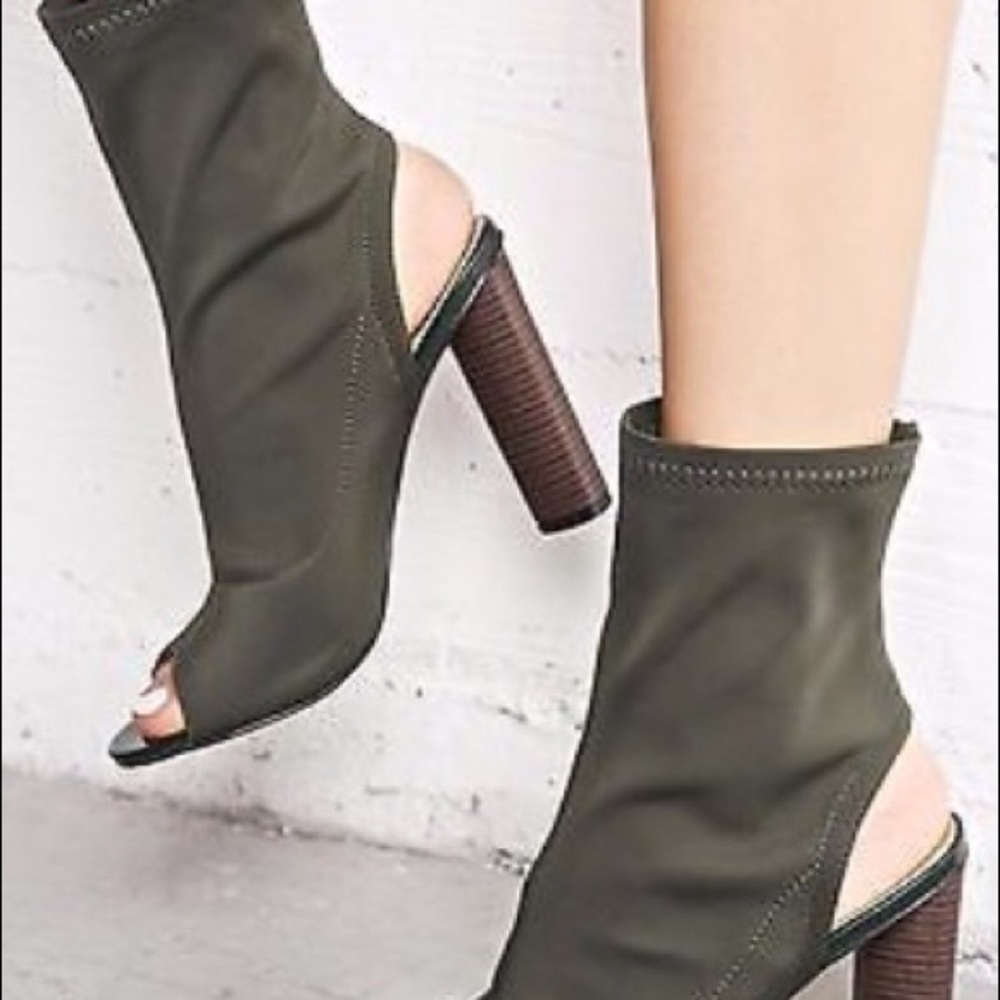 ✨☝️✨Cape Robbin Olive color